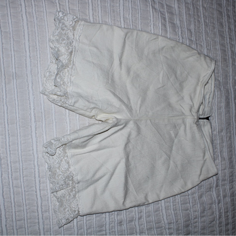 Elegant Lace-Trimmed Women's Cream Shorts